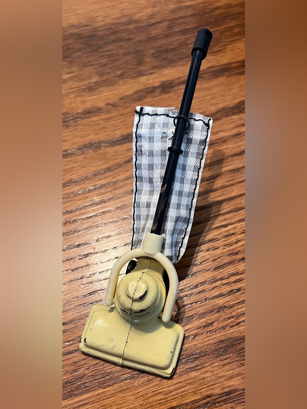 Doll House Vacuum by British B&S